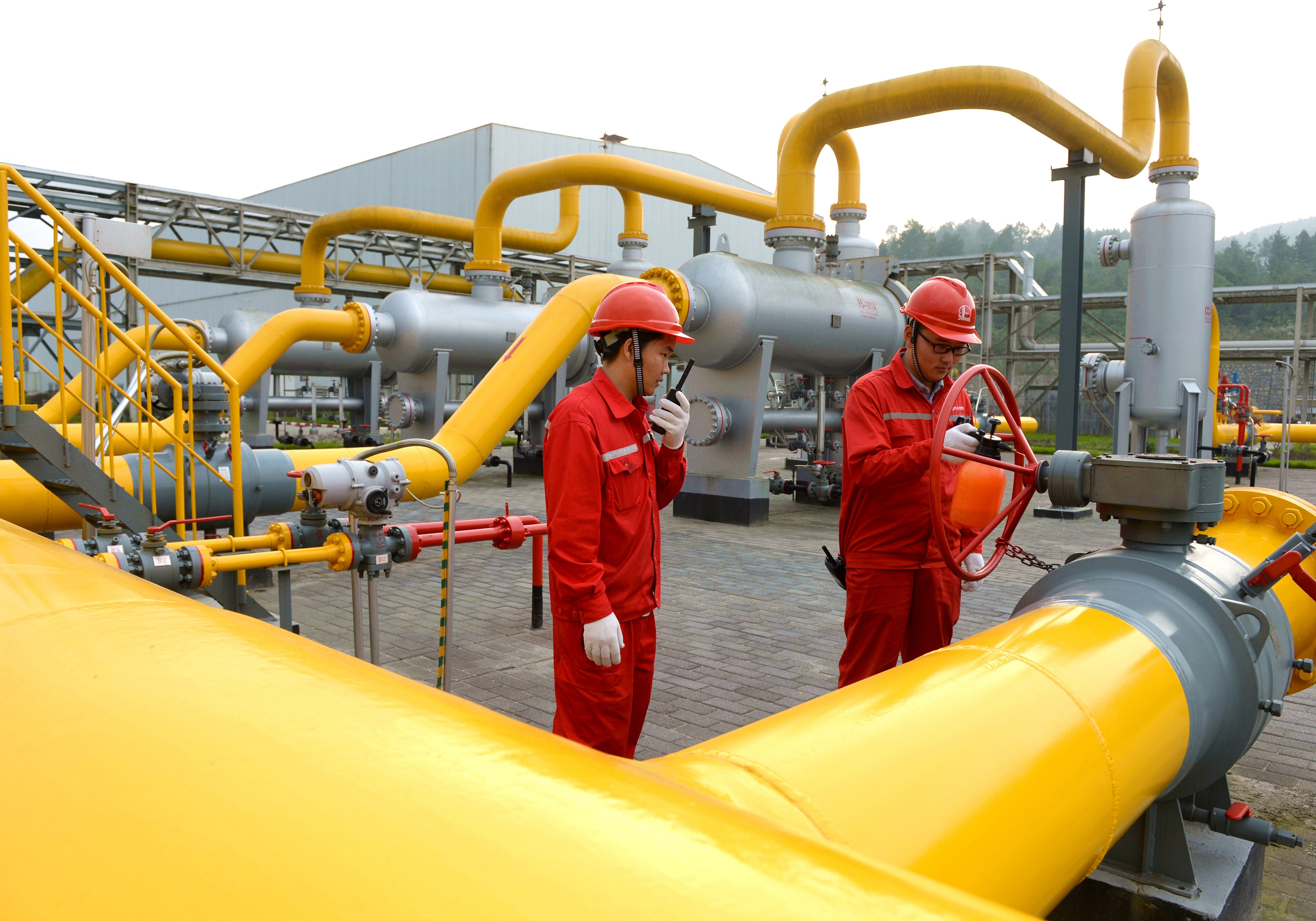 Газовые китая. PETROCHINA НПЗ. Природный ГАЗ Китай. Добыча газа в Китае. Нефтеперерабатывающий завод Китай.