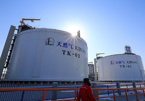 China steps back from fresh LNG contracts